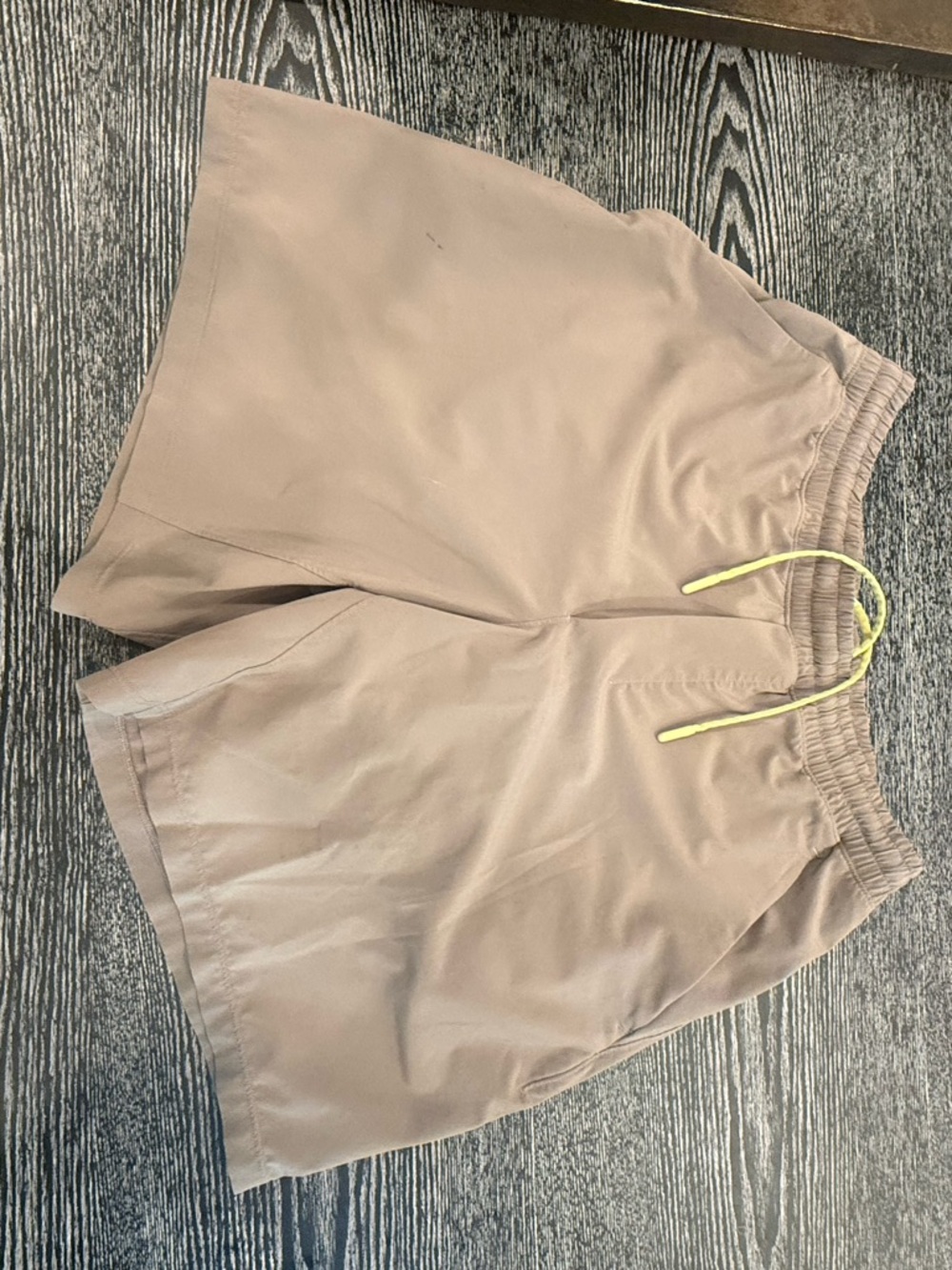 Men’s lululemon pace break shorts